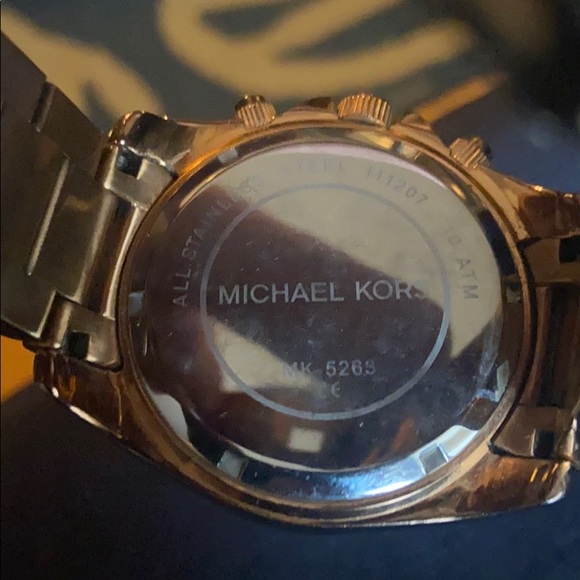 Michael Kors Rosegold Watch - Picture 4 of 6